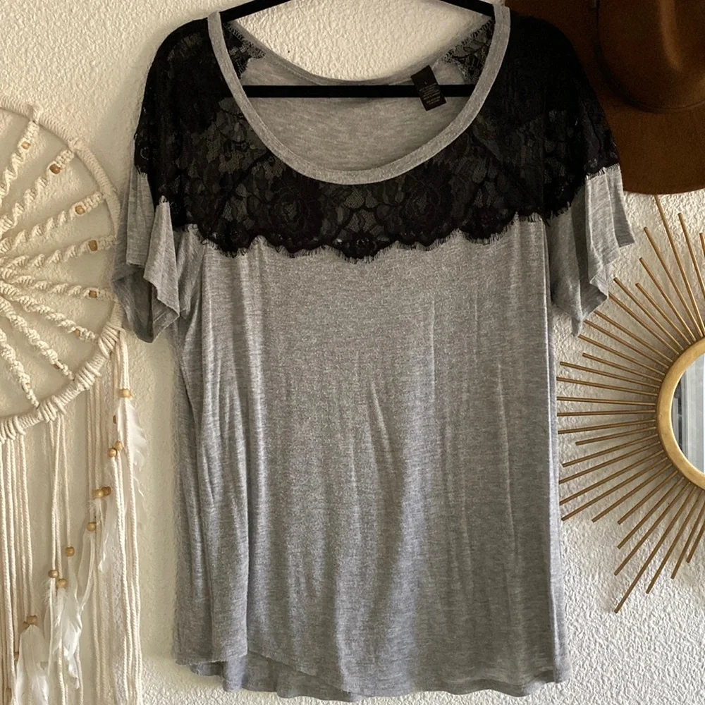 RED BY BKE • Pieced Lace Top • Large